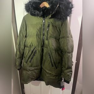**SOLD** Vince Camuto Womens Green And Black Faux Fur Hood Down Size Large Coat